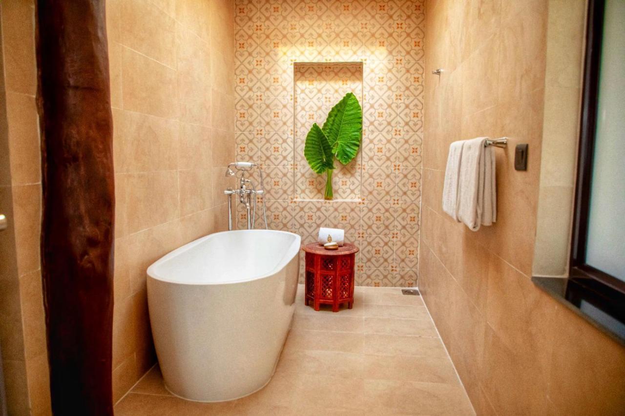 Miraaya Wellness And Golf Resort チトワン エクステリア 写真