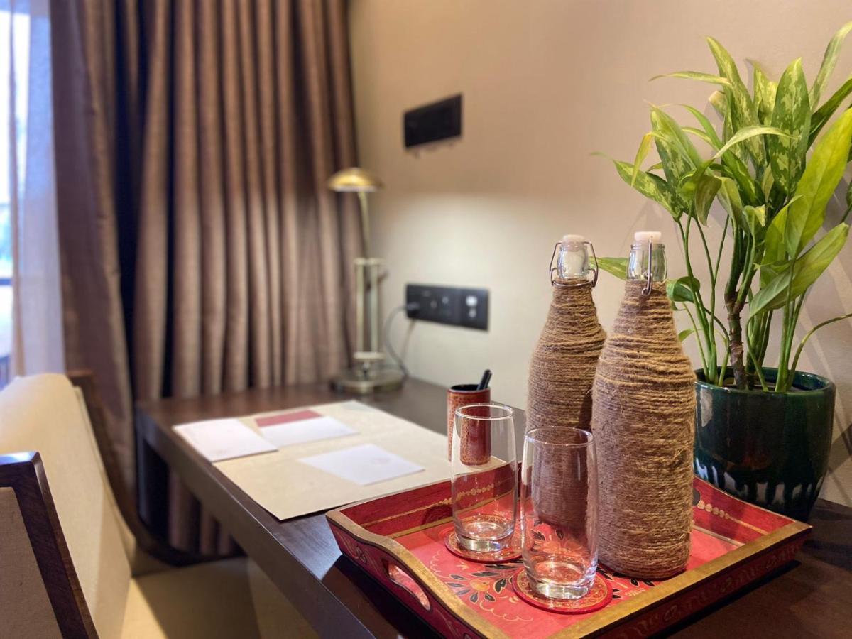 Miraaya Wellness And Golf Resort チトワン エクステリア 写真