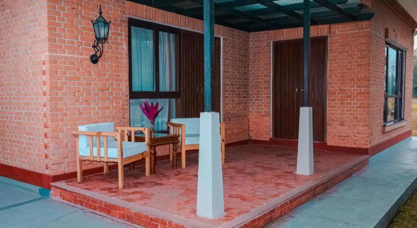Miraaya Wellness And Golf Resort チトワン エクステリア 写真