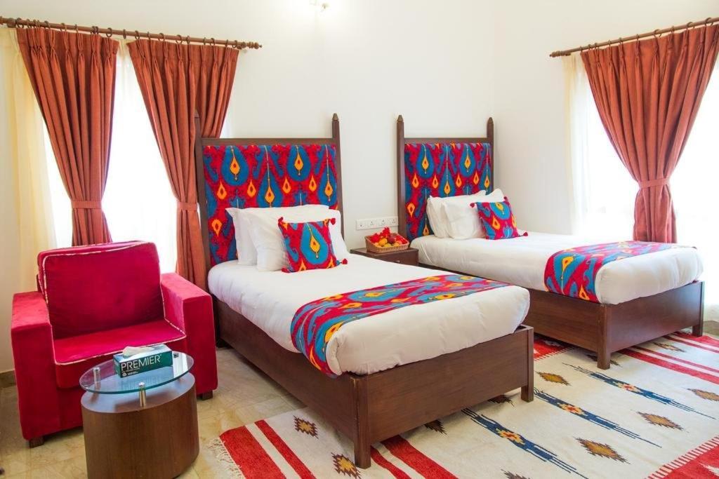 Miraaya Wellness And Golf Resort チトワン エクステリア 写真