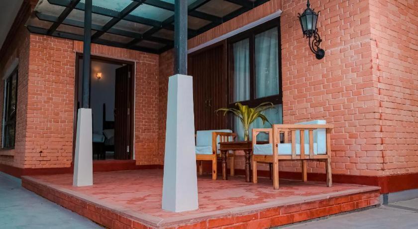 Miraaya Wellness And Golf Resort チトワン エクステリア 写真