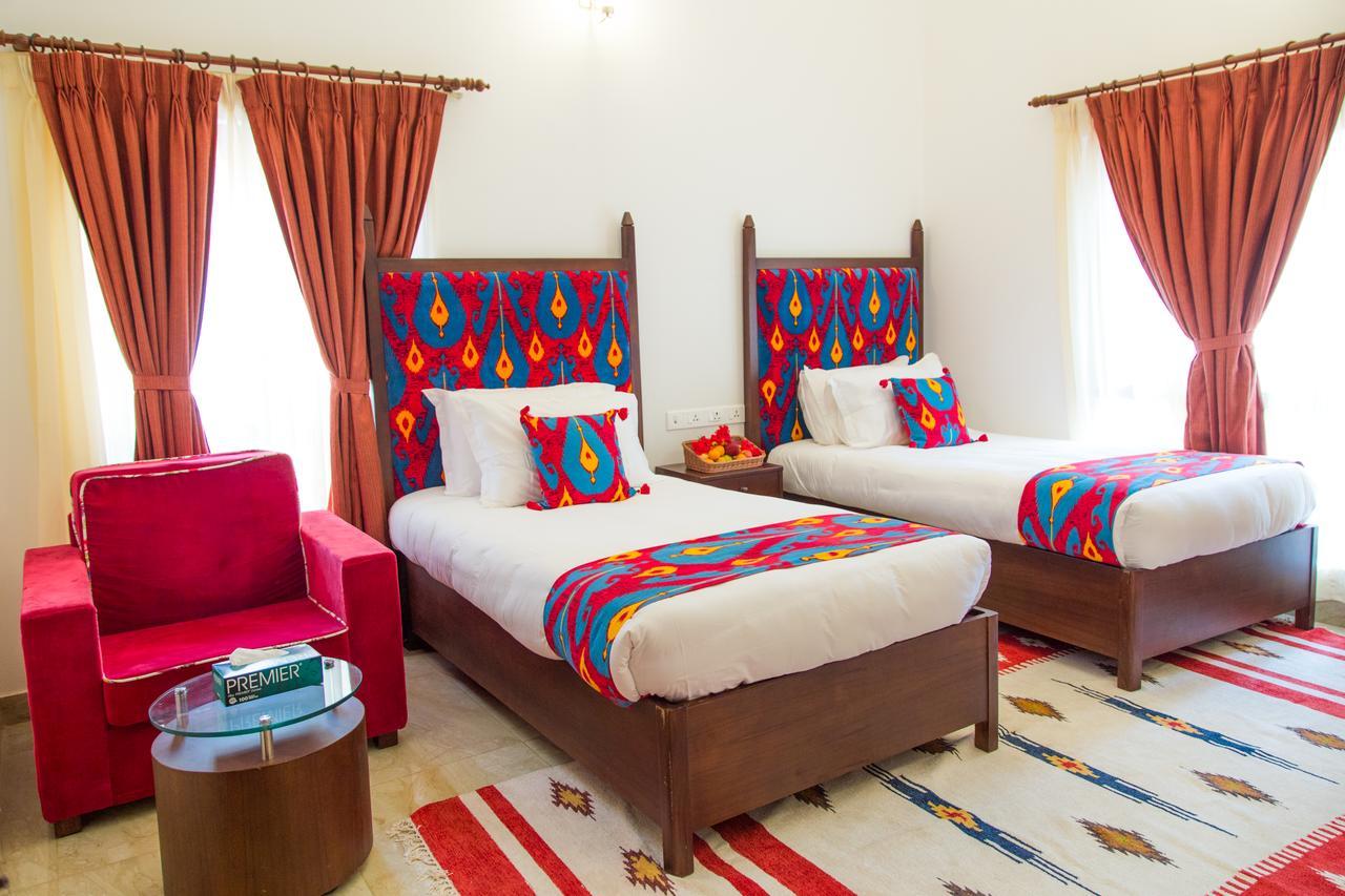 Miraaya Wellness And Golf Resort チトワン エクステリア 写真