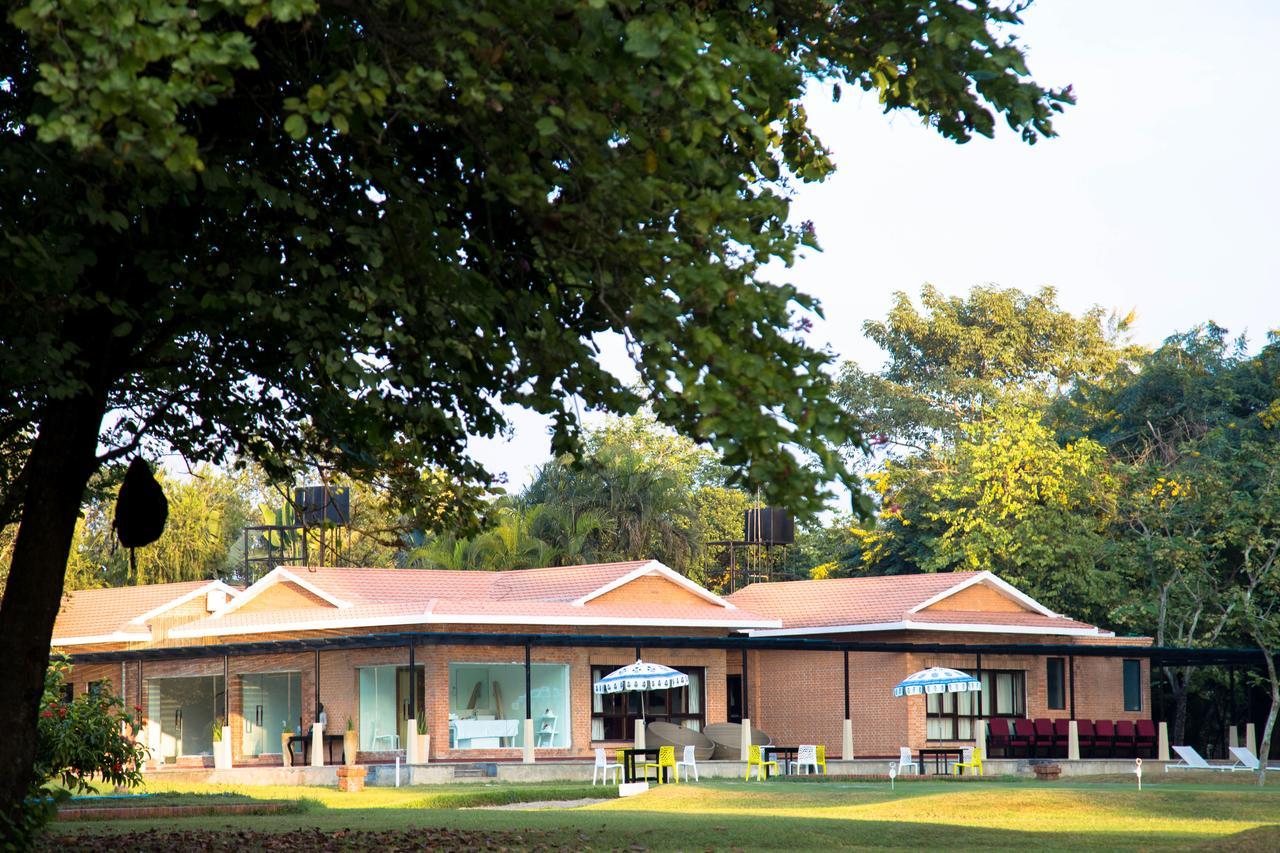 Miraaya Wellness And Golf Resort チトワン エクステリア 写真