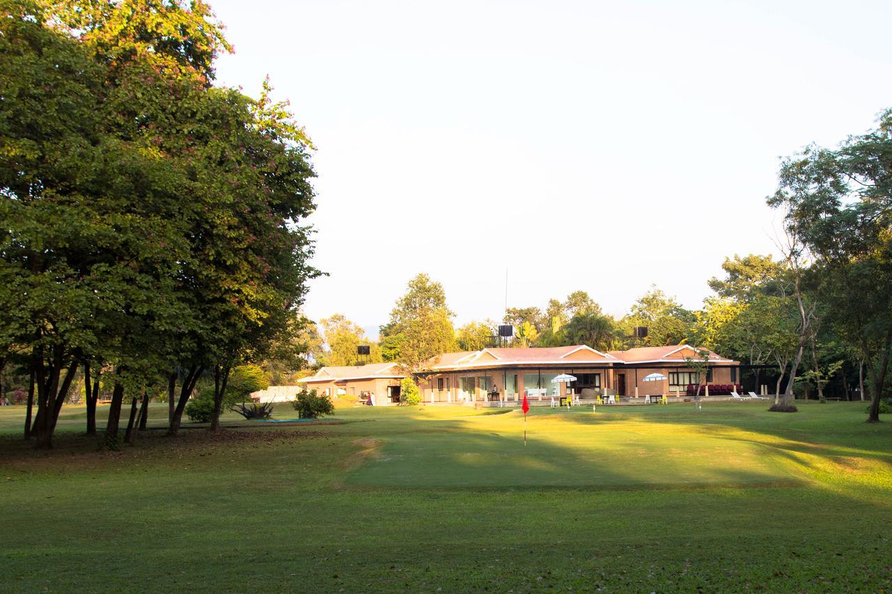 Miraaya Wellness And Golf Resort チトワン エクステリア 写真