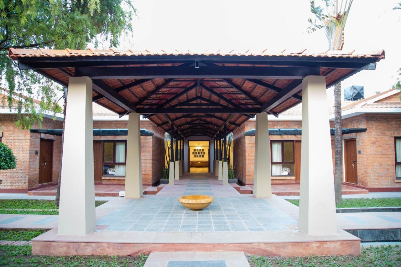 Miraaya Wellness And Golf Resort チトワン エクステリア 写真