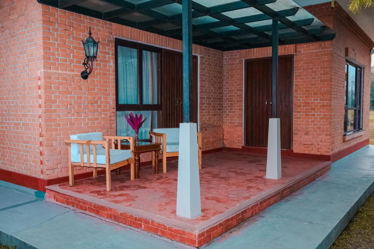 Miraaya Wellness And Golf Resort チトワン エクステリア 写真