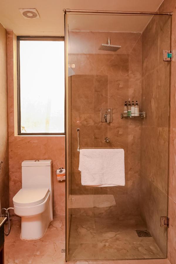 Miraaya Wellness And Golf Resort チトワン エクステリア 写真